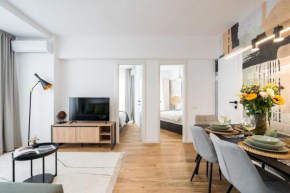 Superb River Views 2BR Flat - Top Location
